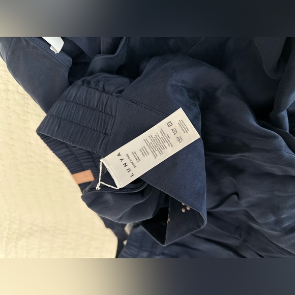 NEW NWOT💙 Lunya Washable Silk Wide Leg Crop Pant Set Pajamas in Deep Blue Small - Picture 8 of 8